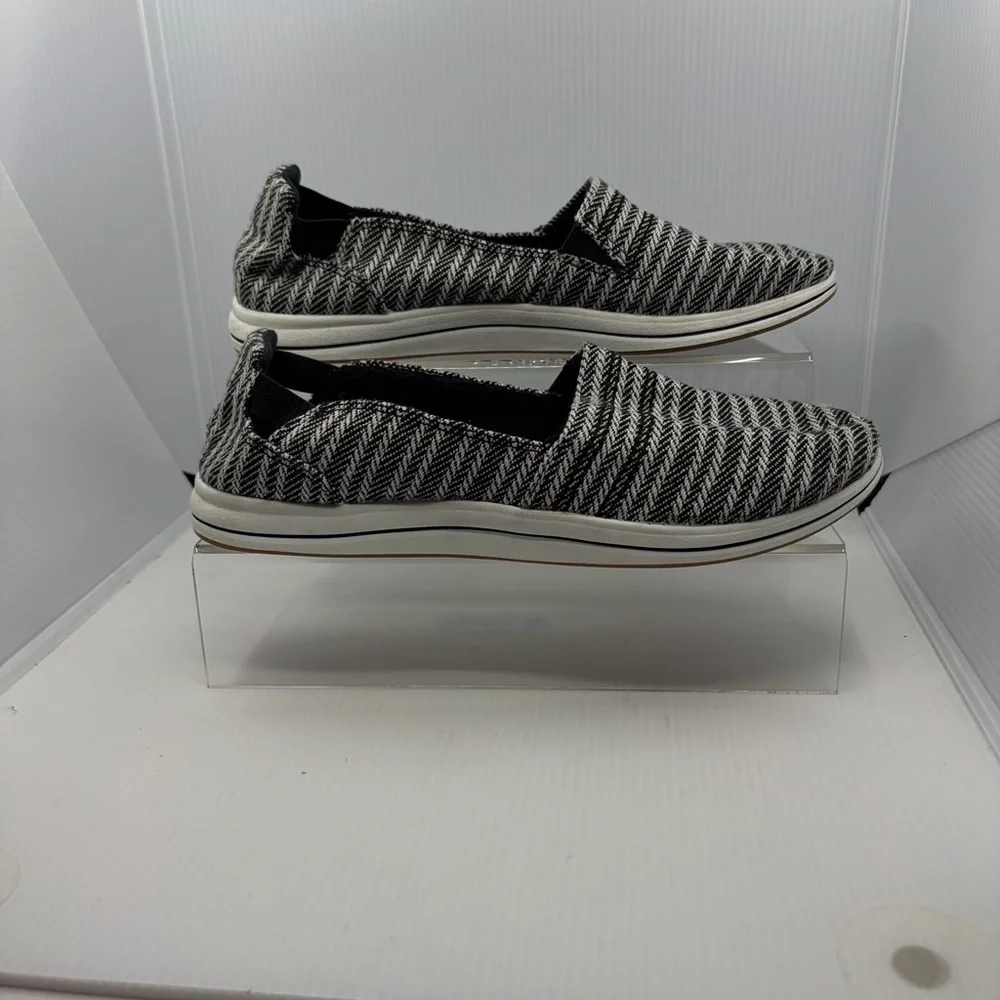 Clarks Cloudsteppers Black and White Slip-On Flats 9M